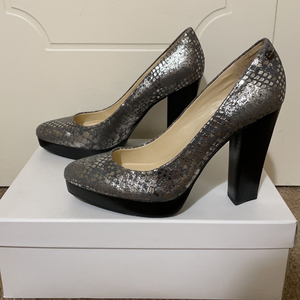 CALVIN KLEIN PUMPS